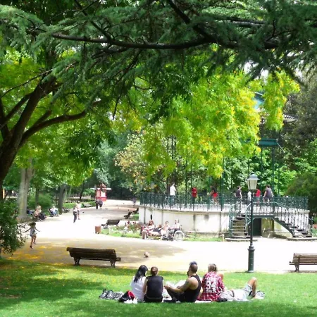 Renovated Charming Apartment, By Timecooler アパート