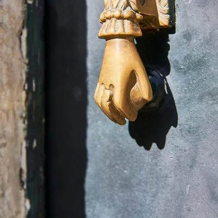 Renovated Charming Apartment, By Timecooler アパート *