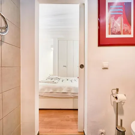 Renovated Charming Apartment, By Timecooler * リスボン