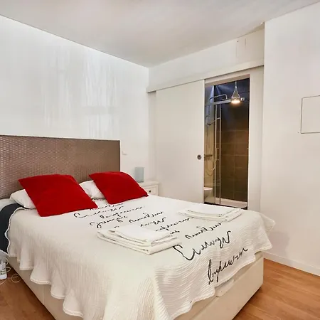 Apartment Renovated Charming Apartment, By Timecooler *