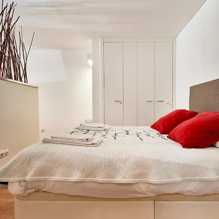 Appartement Renovated Charming Apartment, By Timecooler *