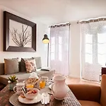 Apartmán Renovated Charming Apartment, By Timecooler *
