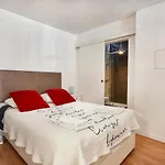 Apartmán Renovated Charming Apartment, By Timecooler *