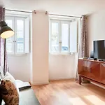 Renovated Charming Apartment, By Timecooler Apartmán *